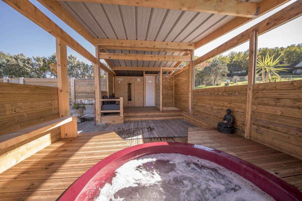 La Colline Aux Chalets, Jaccuzi, Sauna Saint-Chamarand Exterior foto